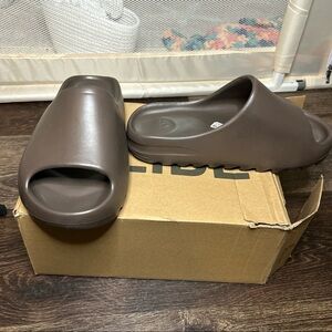 Adidas Yeezy Slide Resin Men’s Sz 8 (FX0494)- Soot